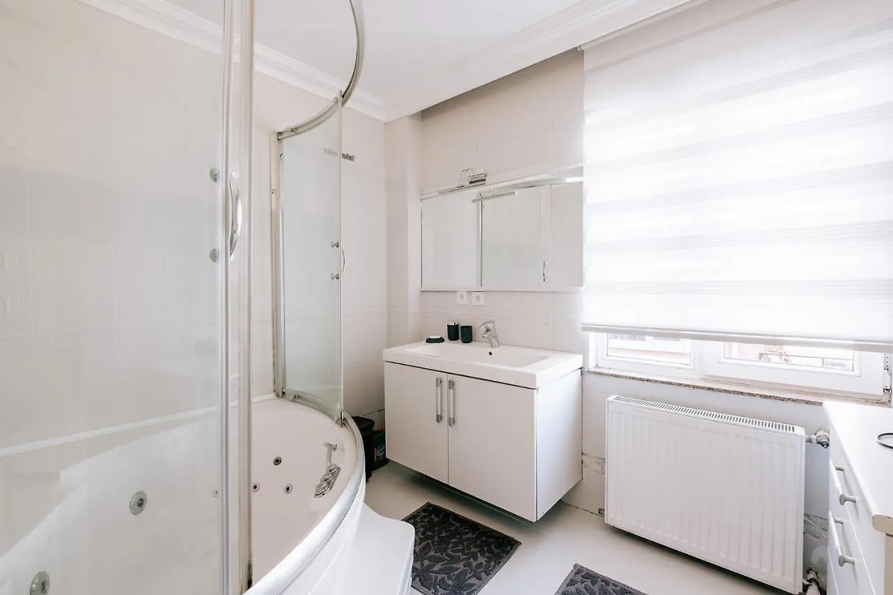 Charming Flat W Balcony Jacuzzi In Sisli Lägenhet Istanbul